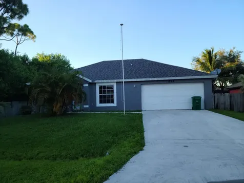 661 SE Chapman Avenue Port St Lucie FL 34984