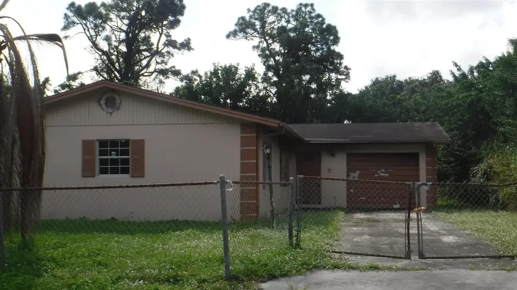 2005 Avienda Avenue Fort Pierce FL 34946