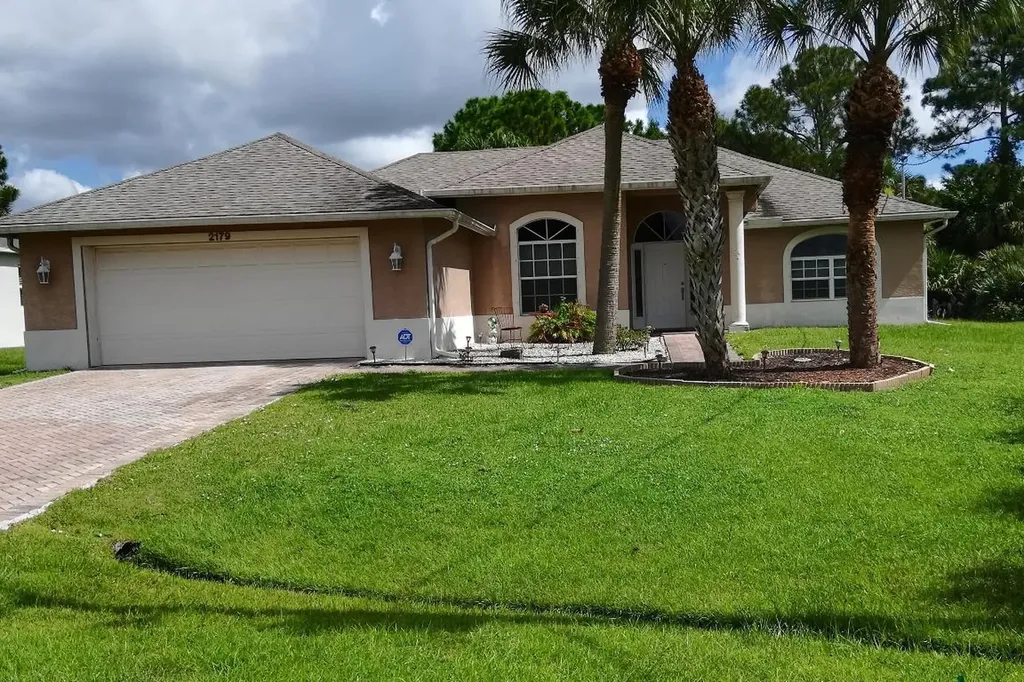 2179 SW Vista Road Port St Lucie FL 34953