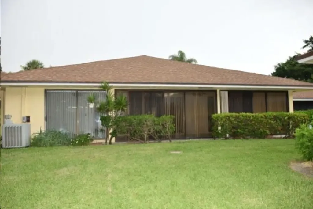 4 S Lakeshore Drive Hypoluxo FL 33462