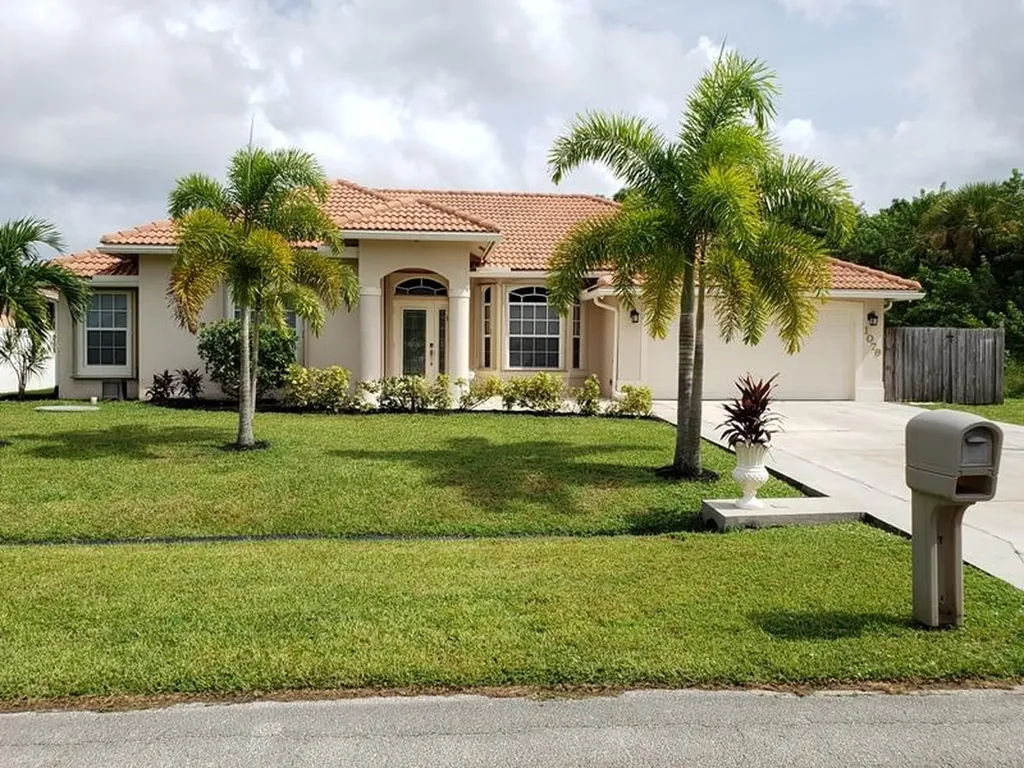 1079 SW Mccoy Avenue Port St Lucie FL 34953