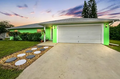 135 SW Milburn Circle Port St Lucie FL 34953