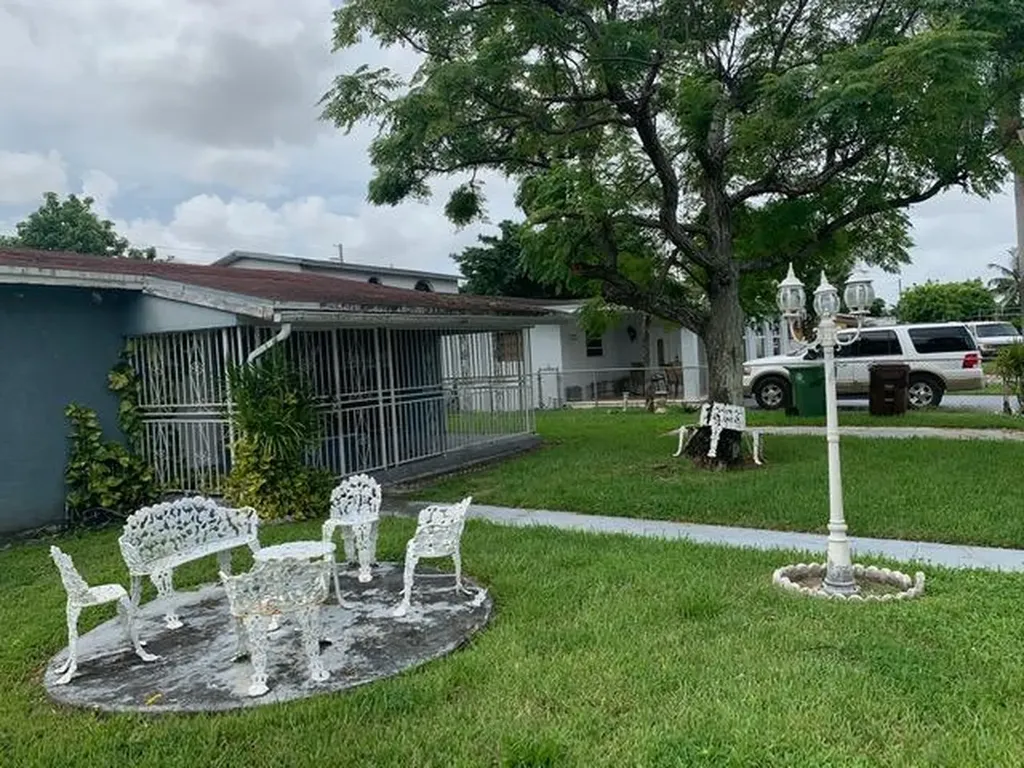 1050 W 24th Street Hialeah FL 33010