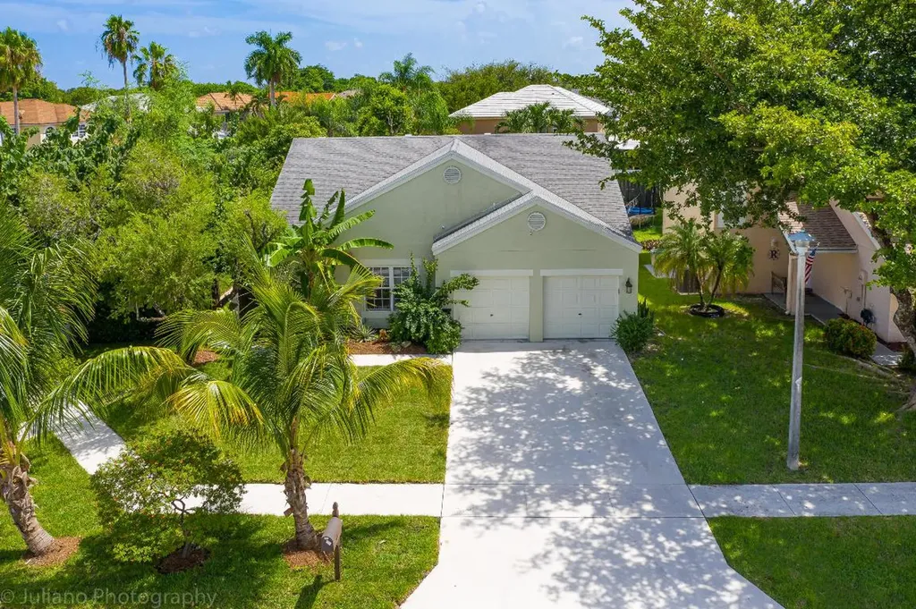 8570 Old Towne Way Boca Raton FL 33433