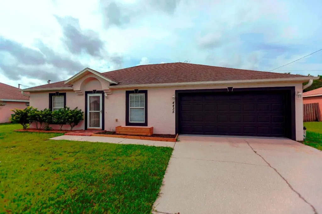 4435 SW Gagnon Road Port St Lucie FL 34953