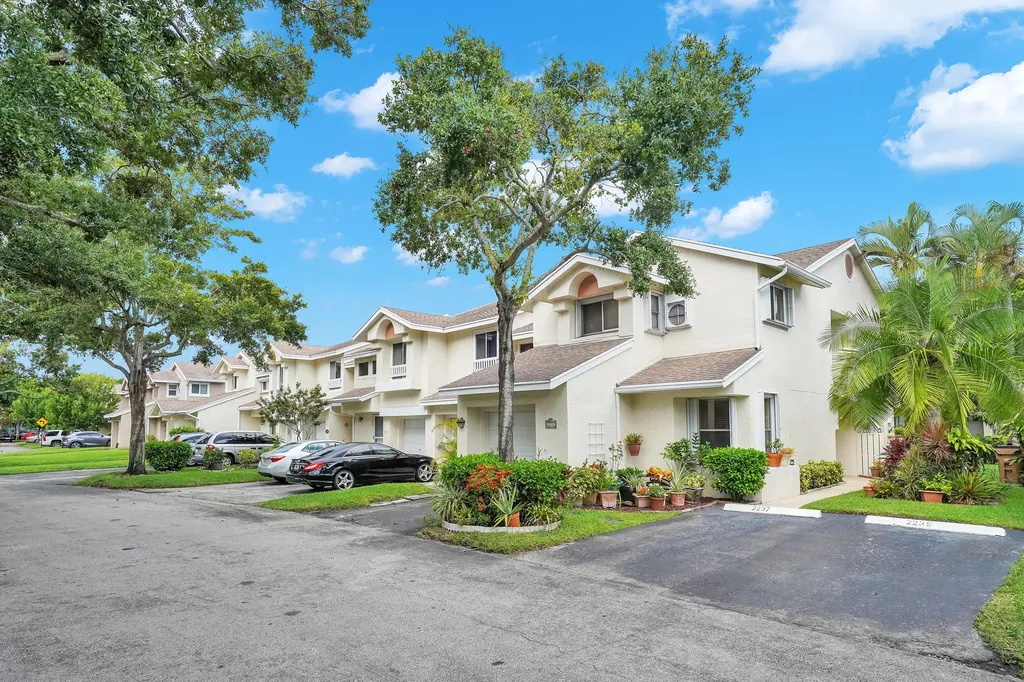 2237 Discovery Circle W Deerfield Beach FL 33442