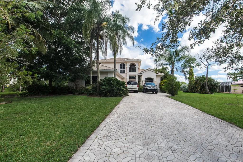 8230 Woodsmuir Drive Palm Beach Gardens FL 33412