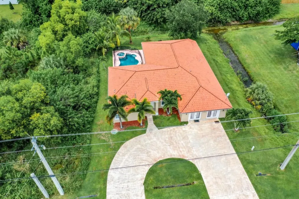 286 NW Bayshore Boulevard Port St Lucie FL 34983