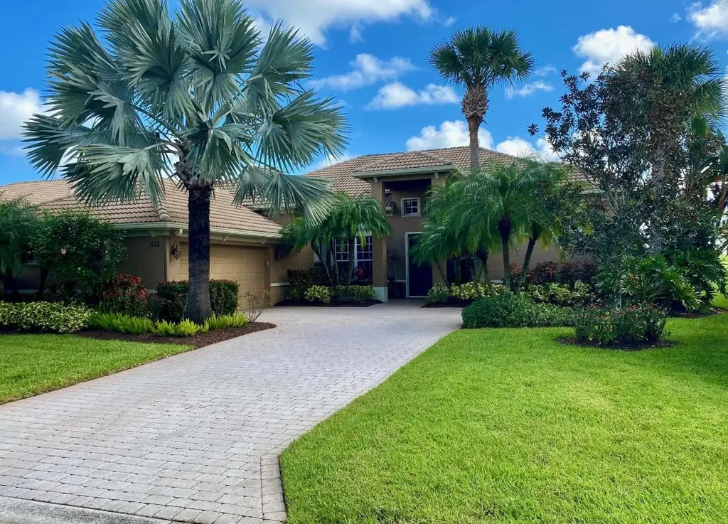 512 NW Dover Court Port St Lucie FL 34983
