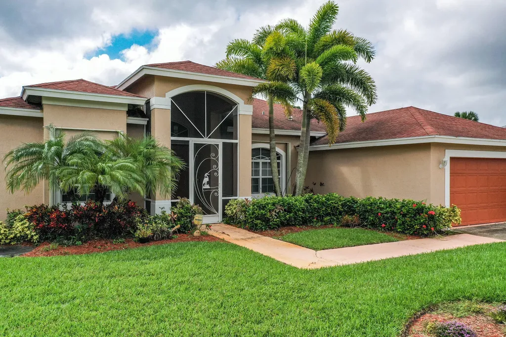 1102 SW Bellevue Avenue Port St Lucie FL 34953