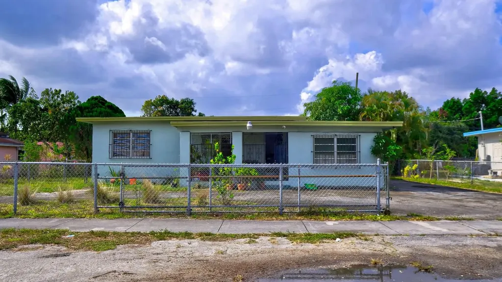 1018 NW 112th Terrace Miami FL 33168