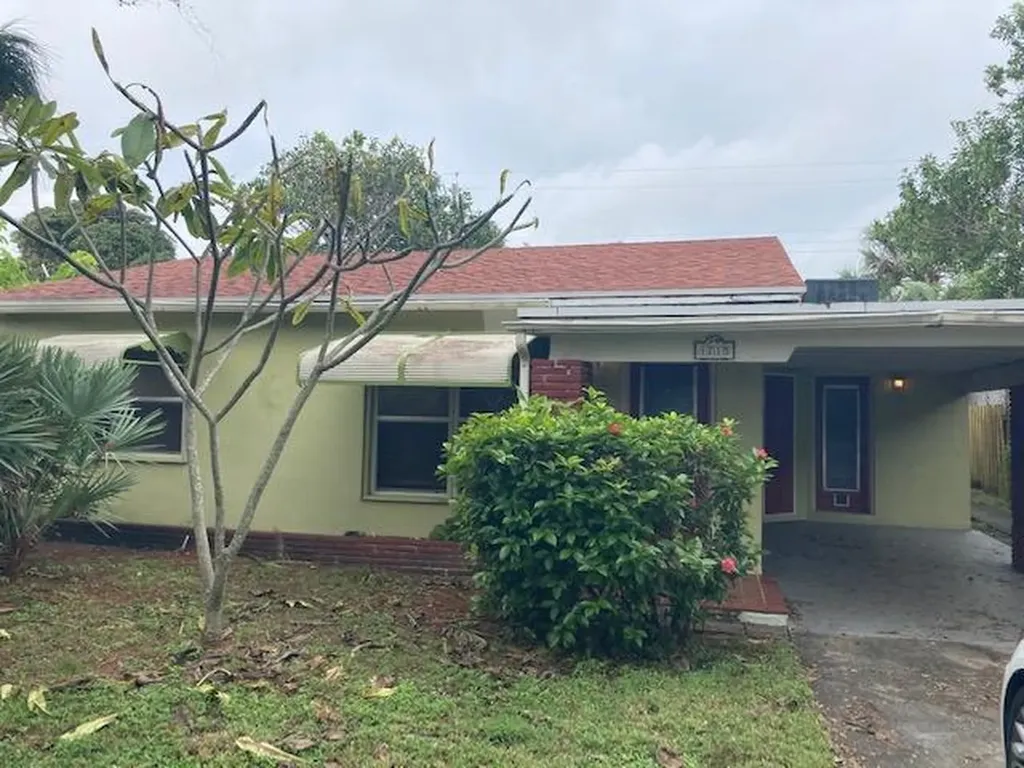 1715 N Palmway Lake Worth Beach FL 33460