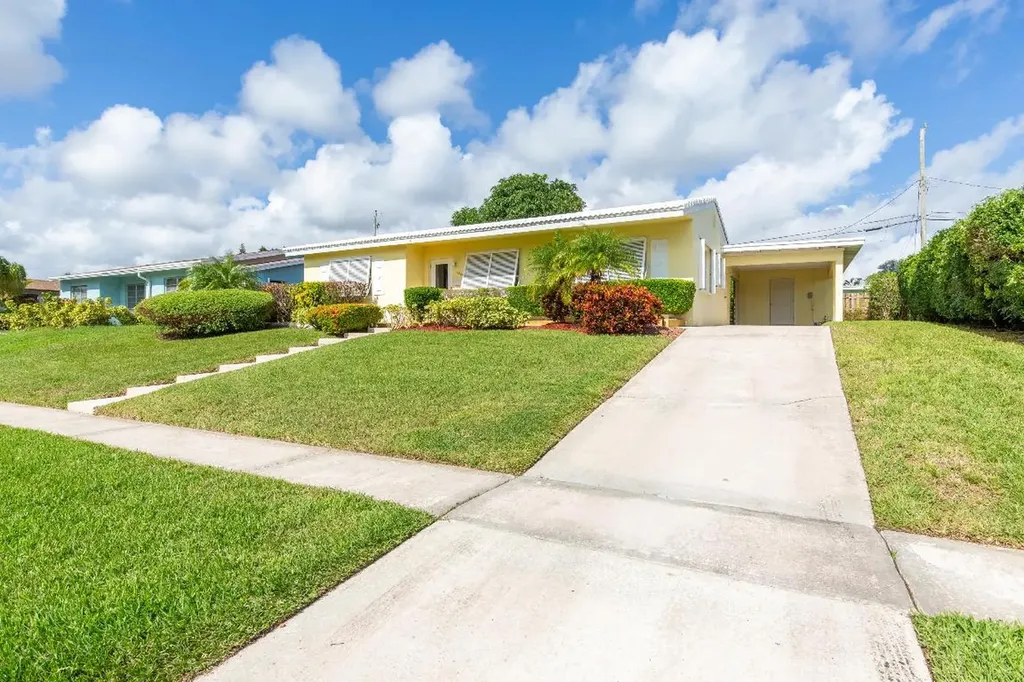 1324 Lake Erie Drive Lake Worth FL 33461