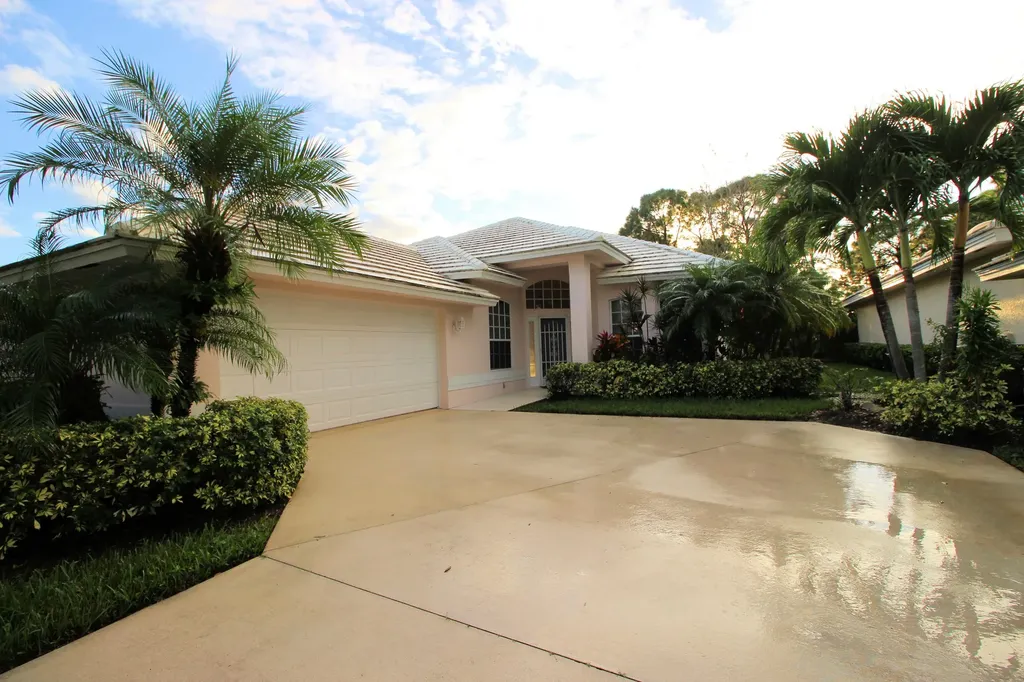 424 SW Fairway Landing Port St Lucie FL 34986