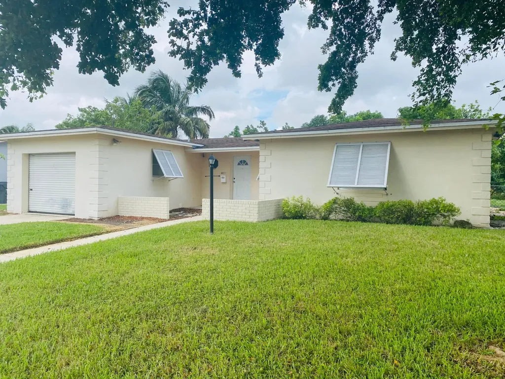 6811 SW 8th Street North Lauderdale FL 33068