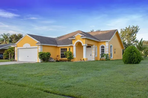 1252 SE Navajo Lane Port St Lucie FL 34983
