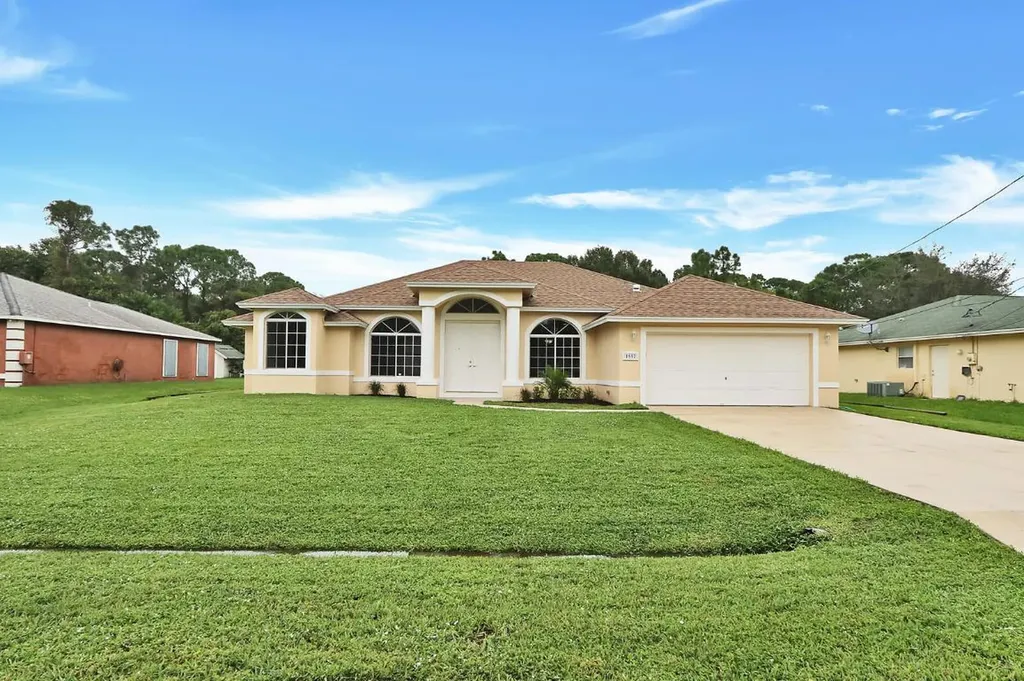 1547 SW Hunnicut Avenue Port St Lucie FL 34953
