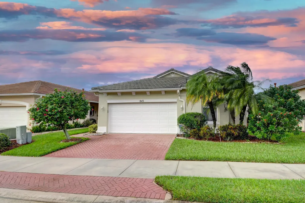 843 SW Rocky Bayou Terrace Port St Lucie FL 34986