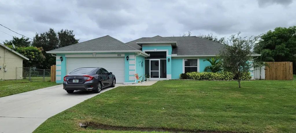 832 SW Paul Revere Terrace Port St Lucie FL 34953
