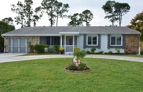 1902 SE Manth Lane Port St Lucie FL 34983