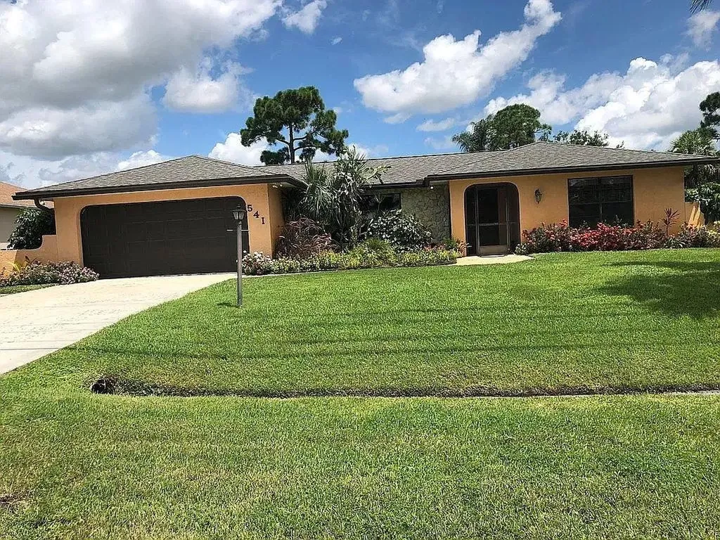 541 SE Thornhill Drive Port St Lucie FL 34983