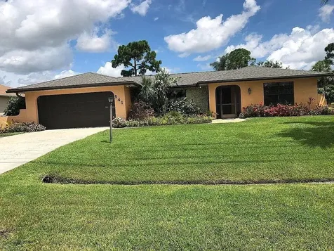 541 SE Thornhill Drive Port St Lucie FL 34983