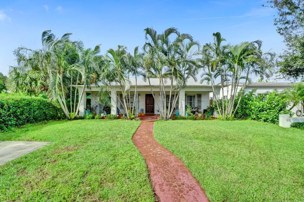 1015 S Palmway Lake Worth Beach FL 33460
