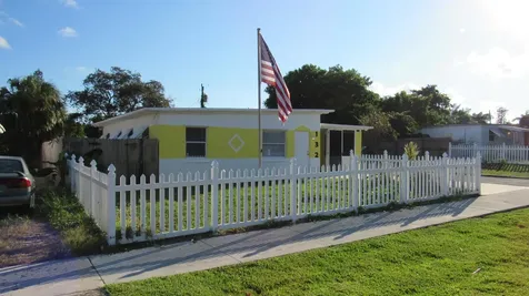 132 SE 12th Avenue Boynton Beach FL 33435