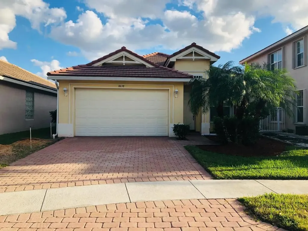 8638 Tally Ho Lane Royal Palm Beach FL 33411