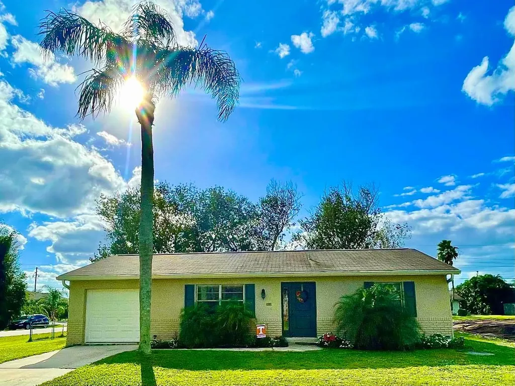 1992 SW Morelia Lane Port St Lucie FL 34953