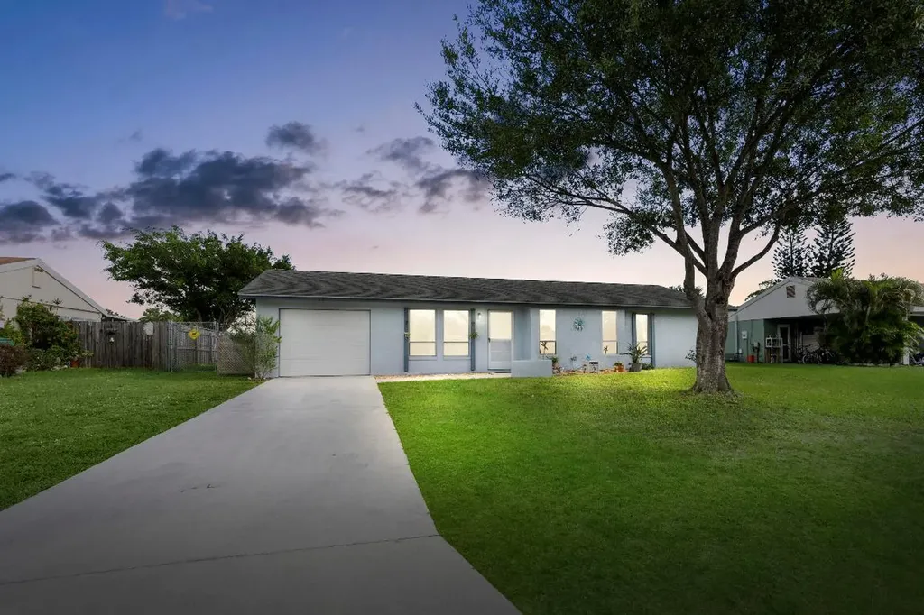 1725 SE Burgundy Lane Port St Lucie FL 34952