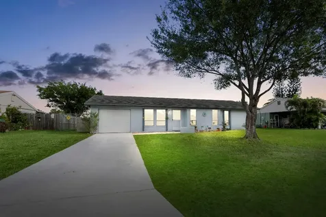 1725 SE Burgundy Lane Port St Lucie FL 34952