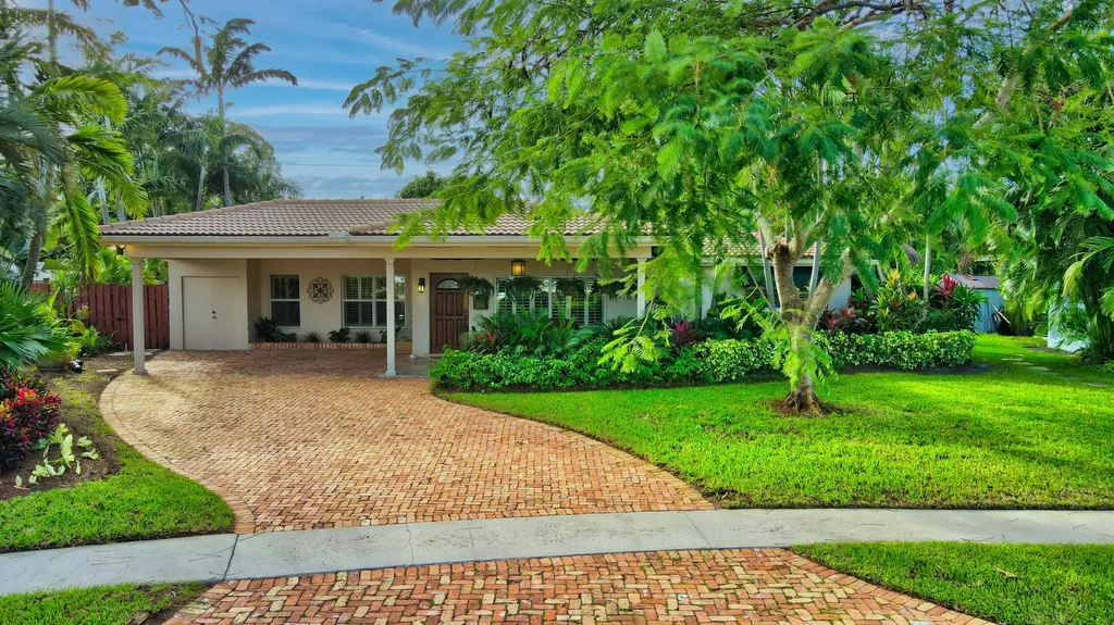699 SW 8th Terrace Boca Raton FL 33486