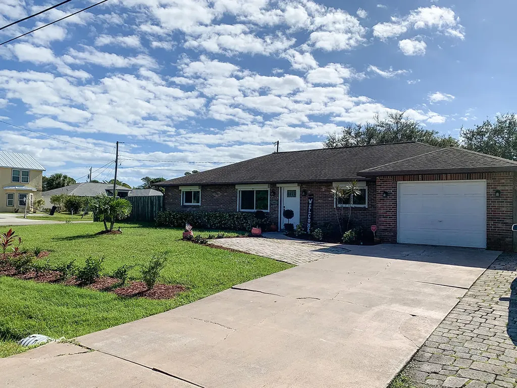 2462 SE Melaleuca Boulevard Port St Lucie FL 34952