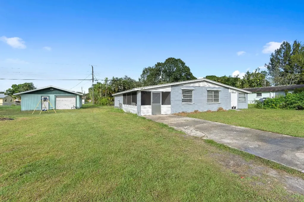 2102 Elizabeth Avenue Fort Pierce FL 34982