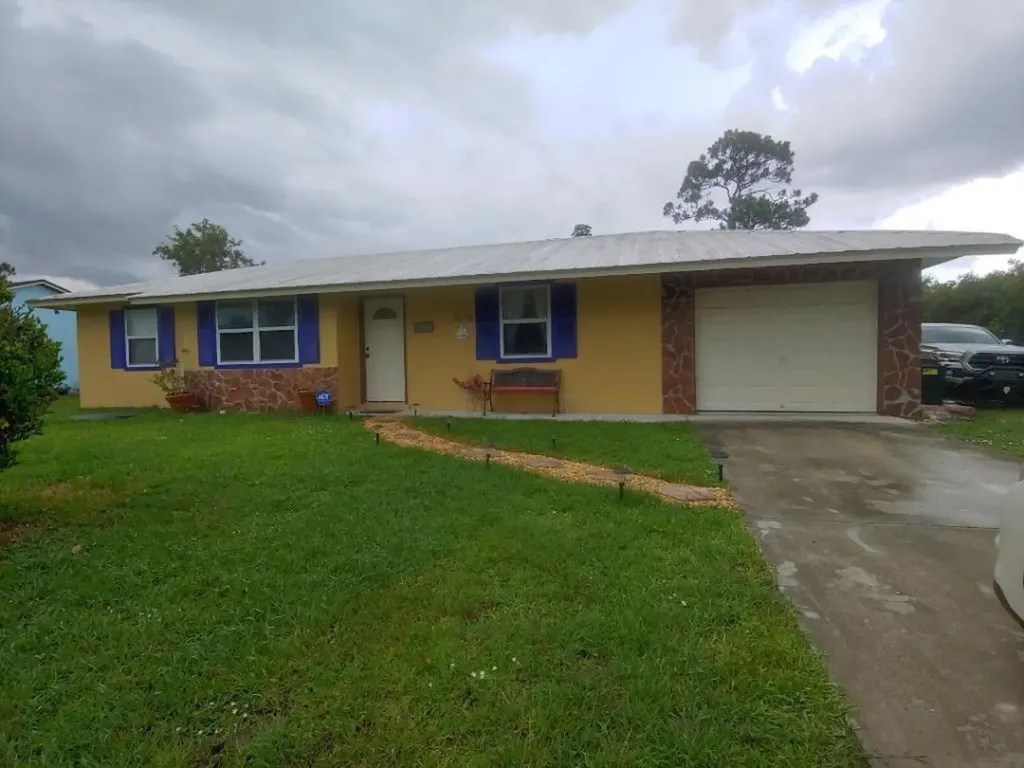 117 SW Fairway Avenue Port St Lucie FL 34983