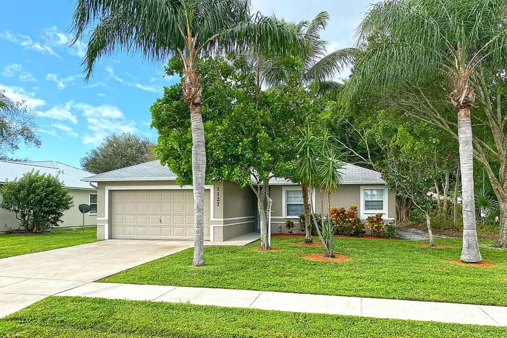 1127 9th Square Vero Beach FL 32960