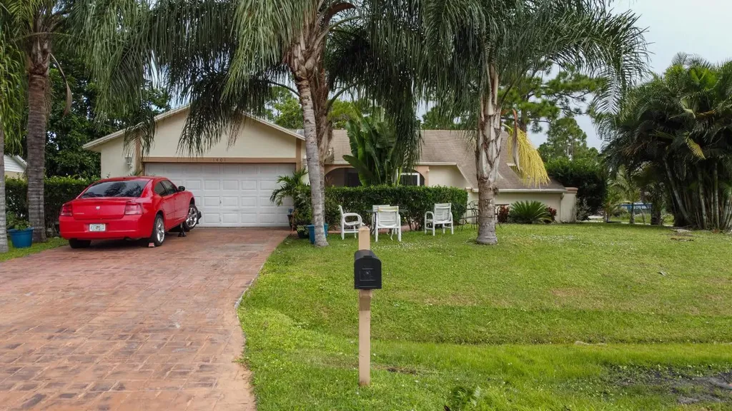 1401 SW Wepaco Avenue Port St Lucie FL 34953