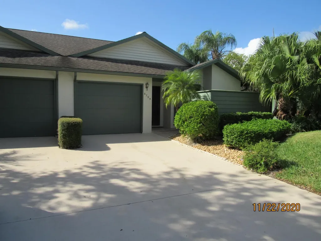 6795 SE Bunker Hill Drive Hobe Sound FL 33455