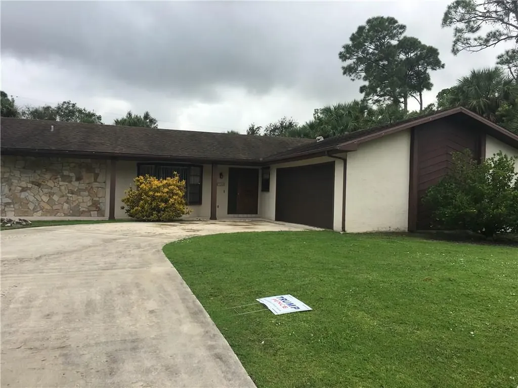 8207 Coquina Avenue Fort Pierce FL 34951