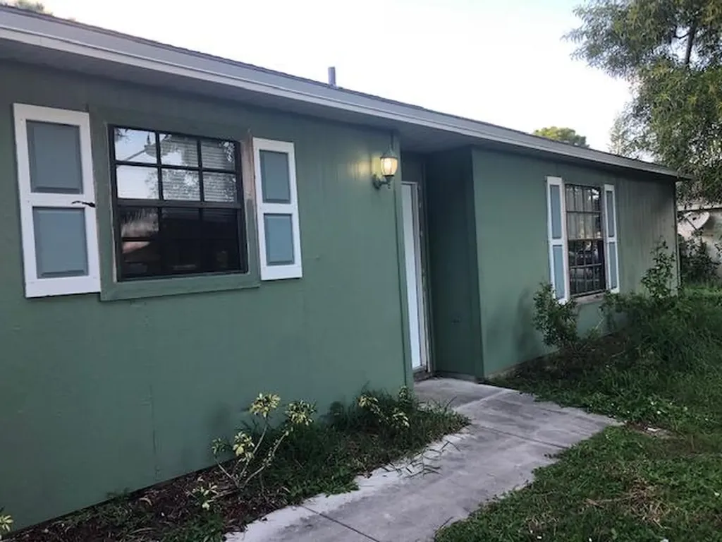 1682 SE Ridgewood Street Port St Lucie FL 34952