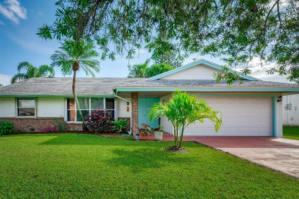 2425 SW Avondale Street Port St Lucie FL 34984