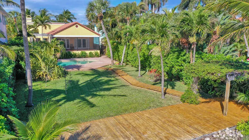 1724 N Lakeside Drive Lake Worth Beach FL 33460
