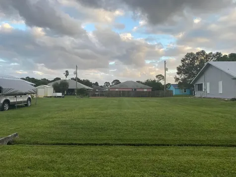 482 SE Wallace Terrace Port St Lucie FL 34983