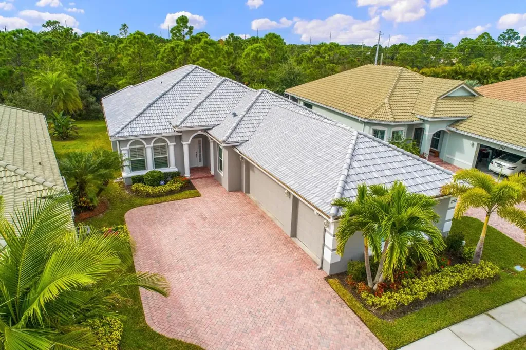 1752 NW Old Oak Terrace Jensen Beach FL 34957