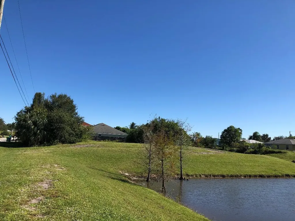 595 SW Bradshaw Circle Port St Lucie FL 34953