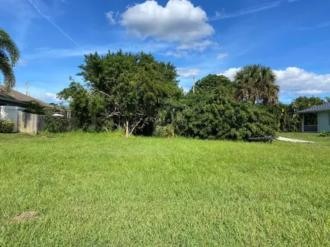 312 SE Fisk Road Port St Lucie FL 34984