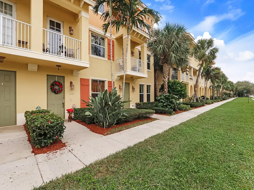 1235 Via De Fossi Boynton Beach FL 33426