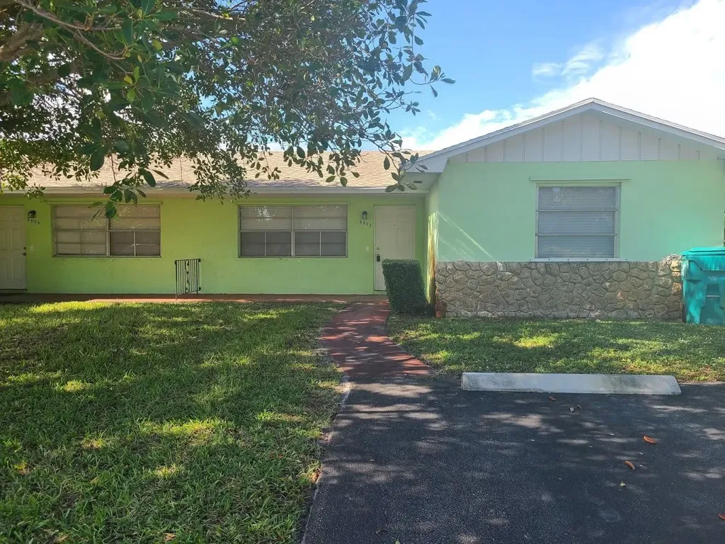2503 SE 2nd Street Boynton Beach FL 33435