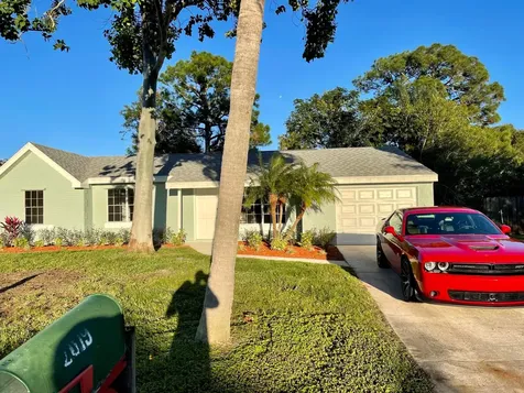 2019 SE Parkwood Circle Port St Lucie FL 34952